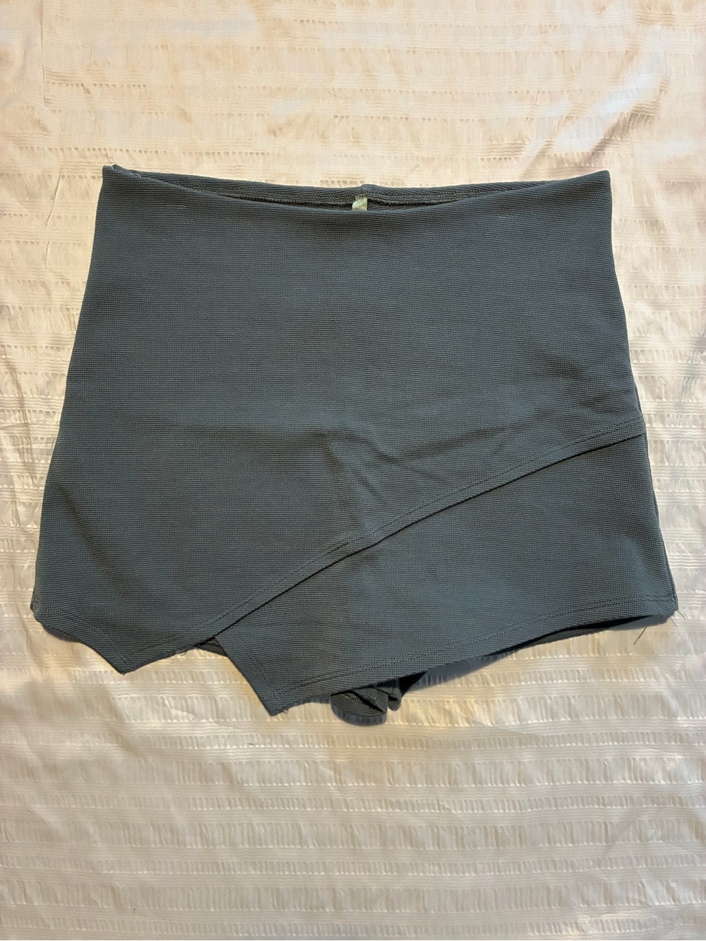 Solemio Los Angeles Waffle Knit Asymmetric High Rise Skort Medium